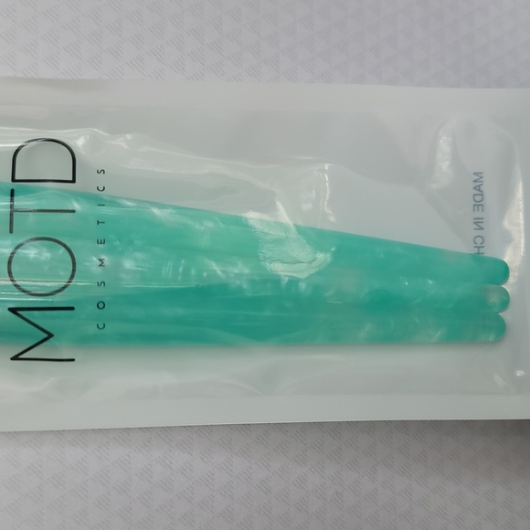 MOTD COSMETICS Seas the Day Makeup Brush Set - Picture 4 of 6